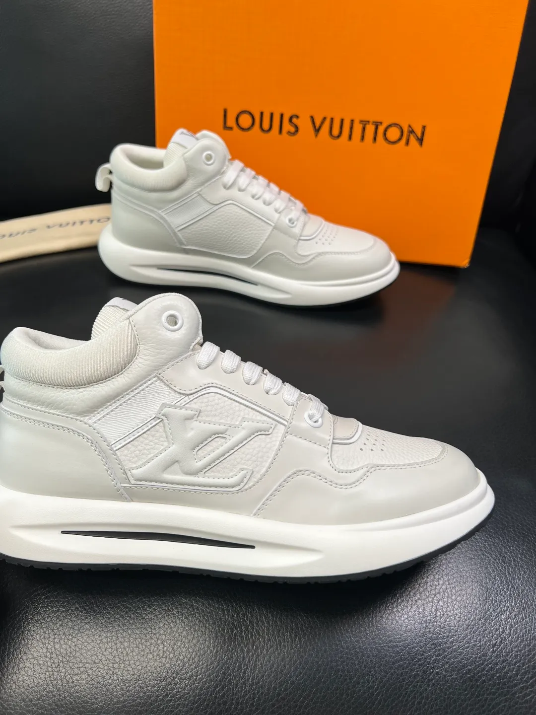 Men's shoes 💰820 Lv high quality top crafts Louis Vuitton, sports sneakers counter synchronization, uppers imported from Italy, high quality splicing colorful complex crafts, imported mesh pads soft and comfortable, soles: original soles specially provided by the original factory, T men's shoes 💰U exclusive movable molded soles super comfortable, original factory single goods, code number 39-44 (customized 38 45)